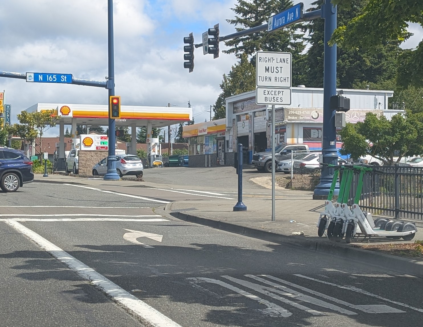 Right Lane Must Turn Right sign and right-turn-only lane markings for northbound Aurora Ave N at N 165th St